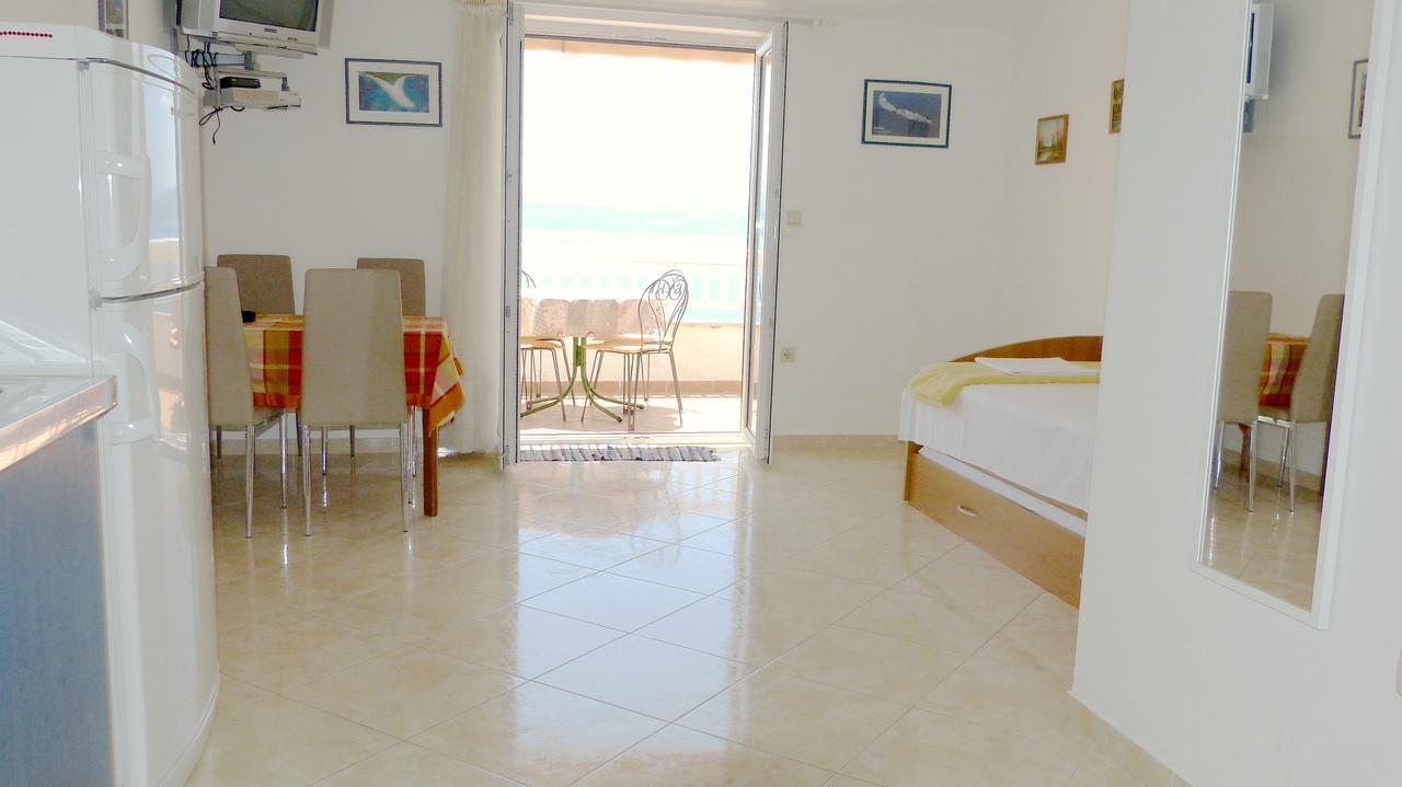 Beach Front Apartments Balica Rat Omiš Exteriör bild